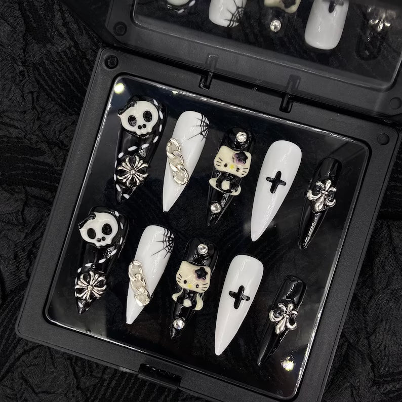 Black Diary - Press On Nails