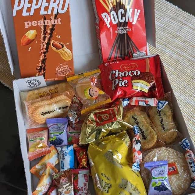 Momo - Kawaii Snack Box