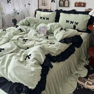 LaceBow Instagram Bedding Set 4-Piece